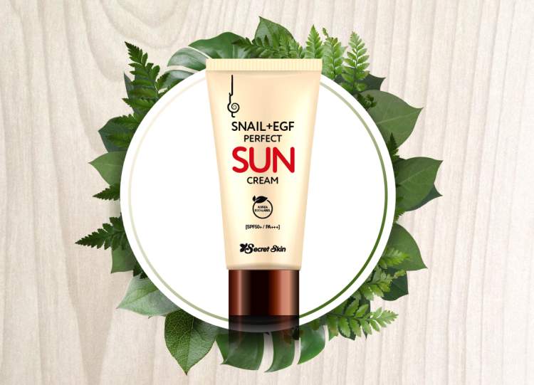 SECRETSKIN SNAIL+EGF PERFECT SUN КРЕМ ДЛЯ ЛИЦА, 50 МЛ 1/110 SPF50+/PA+++
Крем защищает кожу от ультрафиолета и вредного воздействия окружающей среды. Помогает сохранить кожу гладкой, здоровой, увлажненной, а так же оказывает успокаивающие действие.
Активные компоненты: фильтрат секрета улитки, экстракт центеллы, экстракт корня горца гребенчатого, экстракт зеленого чая.
Способ применения: нанесите небольшое количество средства на кожу и равномерно распределите по поверхности лица.